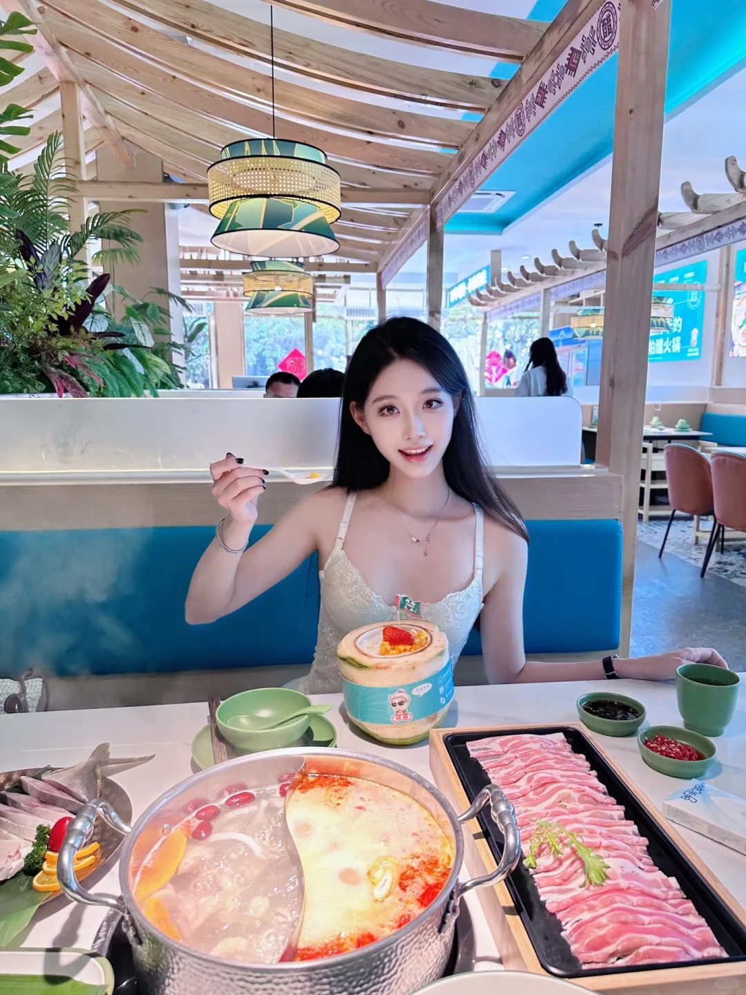 三亚湾超多明星打卡的美味糟粕醋椰子鸡火锅