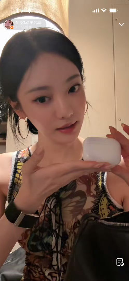 刚刚宁艺卓来微博直播了网页链接