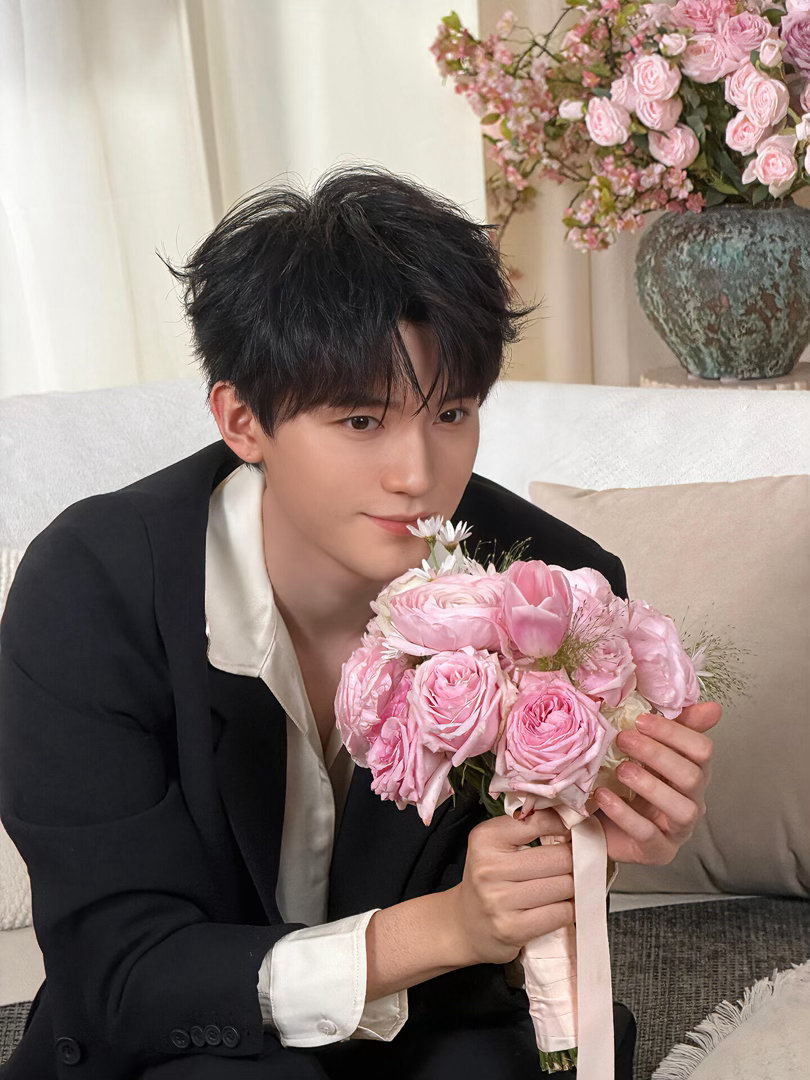 周翊然声音好苏周翊然男友感语音 周翊然这个520语音也太犯规了吧！两句话直接给我