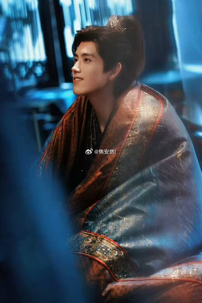 月鳞绮纪白日提灯谁能笑到最后专注各自剧集吧，不比较不拉踩，各有各的好看，今天段胥