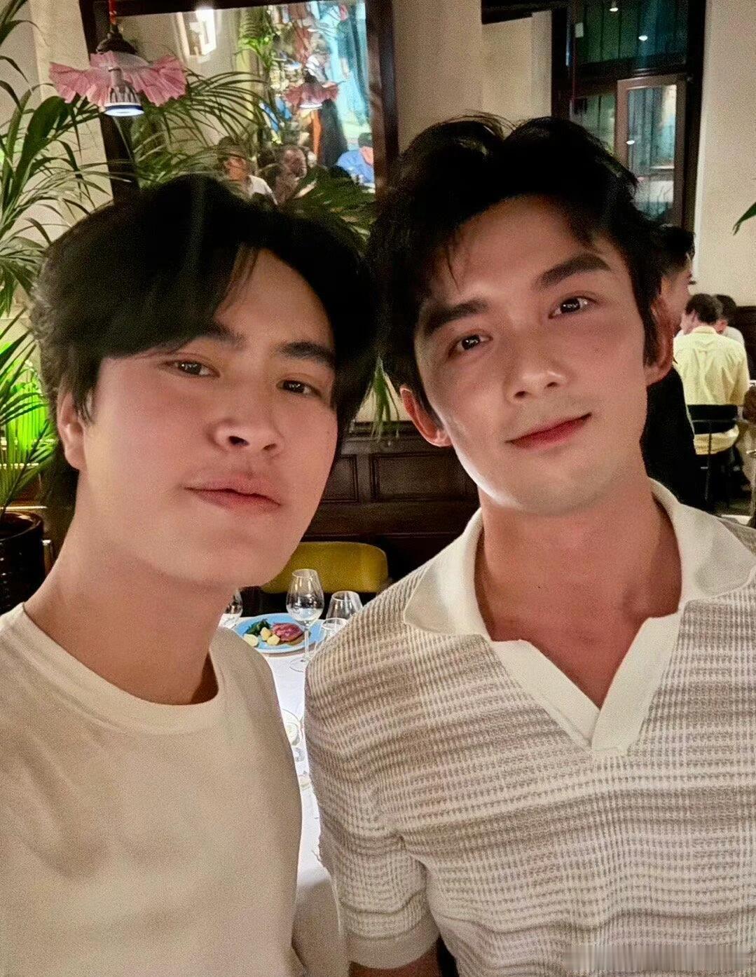 #吴磊GeminiFourth合照# ​​​#吴磊微醺合照# ​​​这是什么梦幻