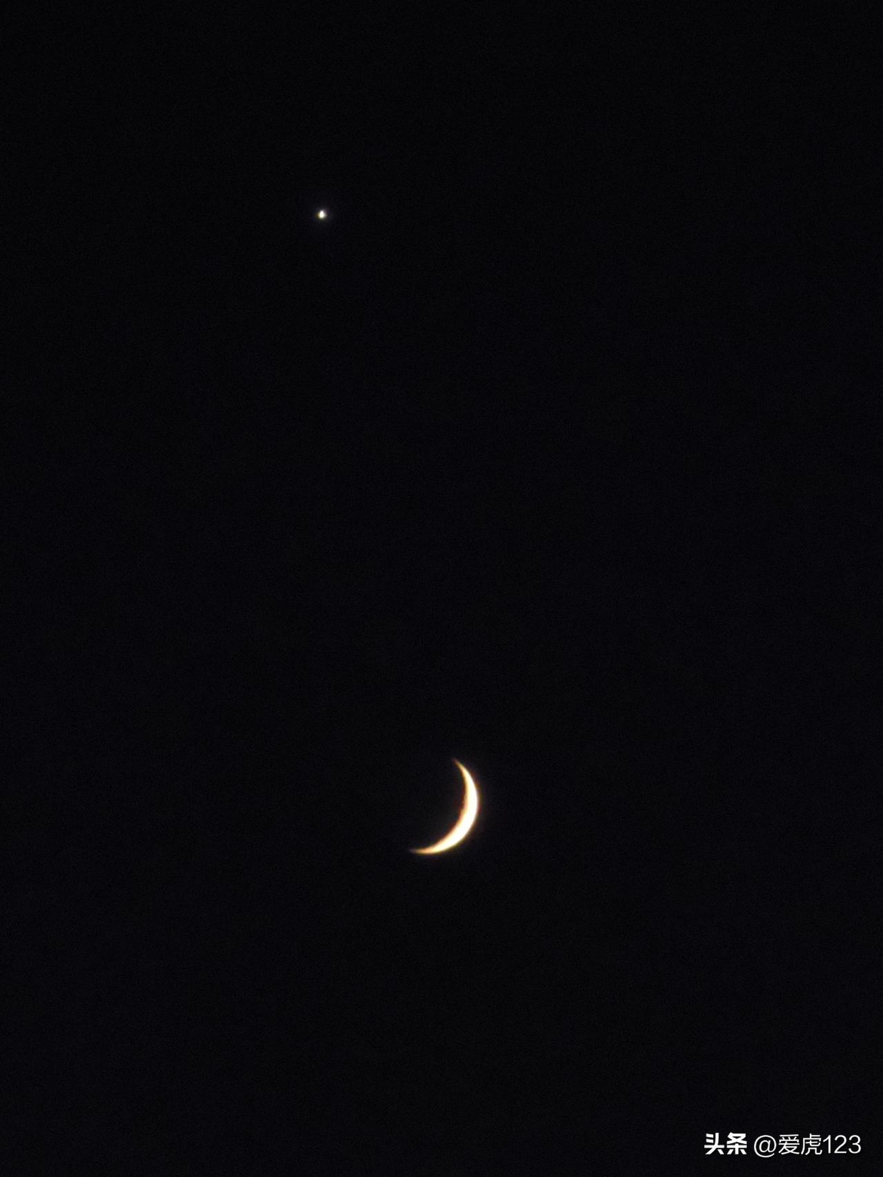金星伴月