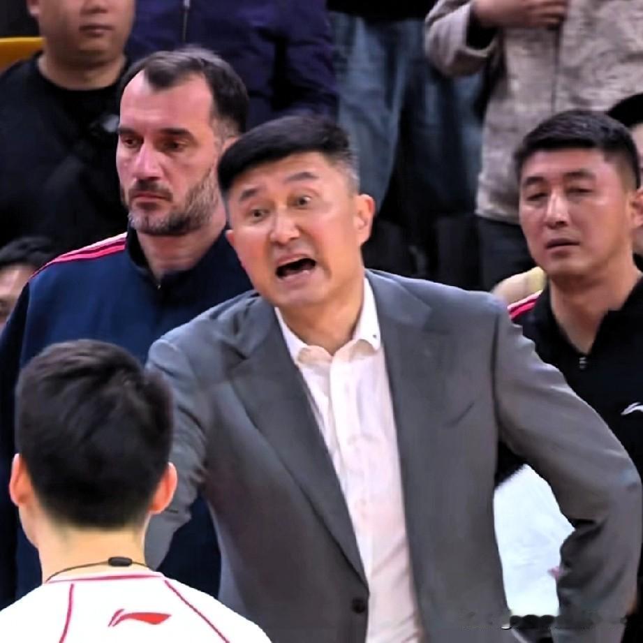 约克绝杀！杜锋酸脸，陈家政空欢喜一场，浙江加时1分绝杀广东，广东吉祥物曾在第四节