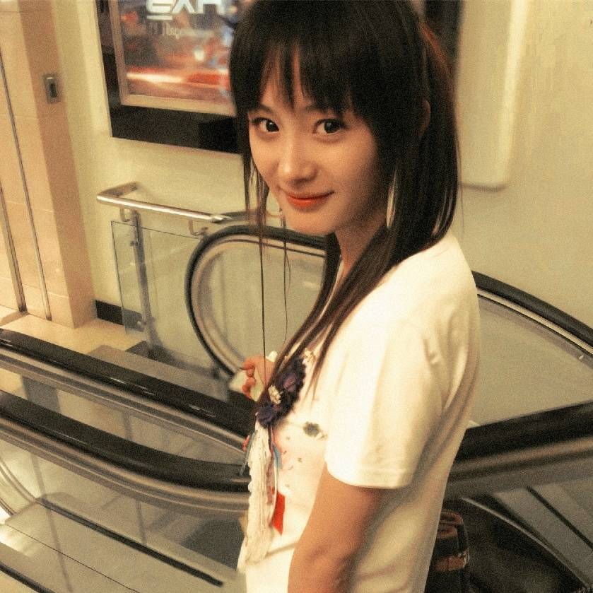 这三张图和我的闺蜜一起逛街约饭既视感[哇]青葱小狐狸杨幂～[爱慕][爱慕]章子怡