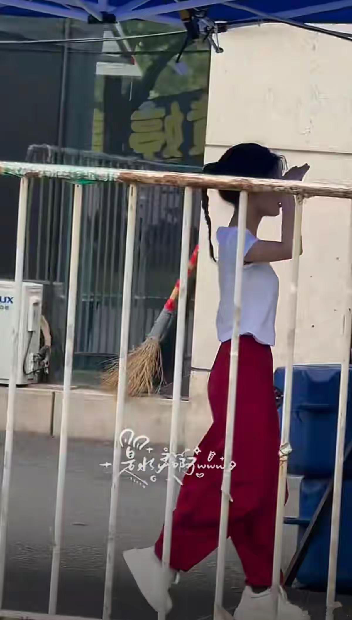 余茵，瘦是真的瘦，矮也是真的矮！ 