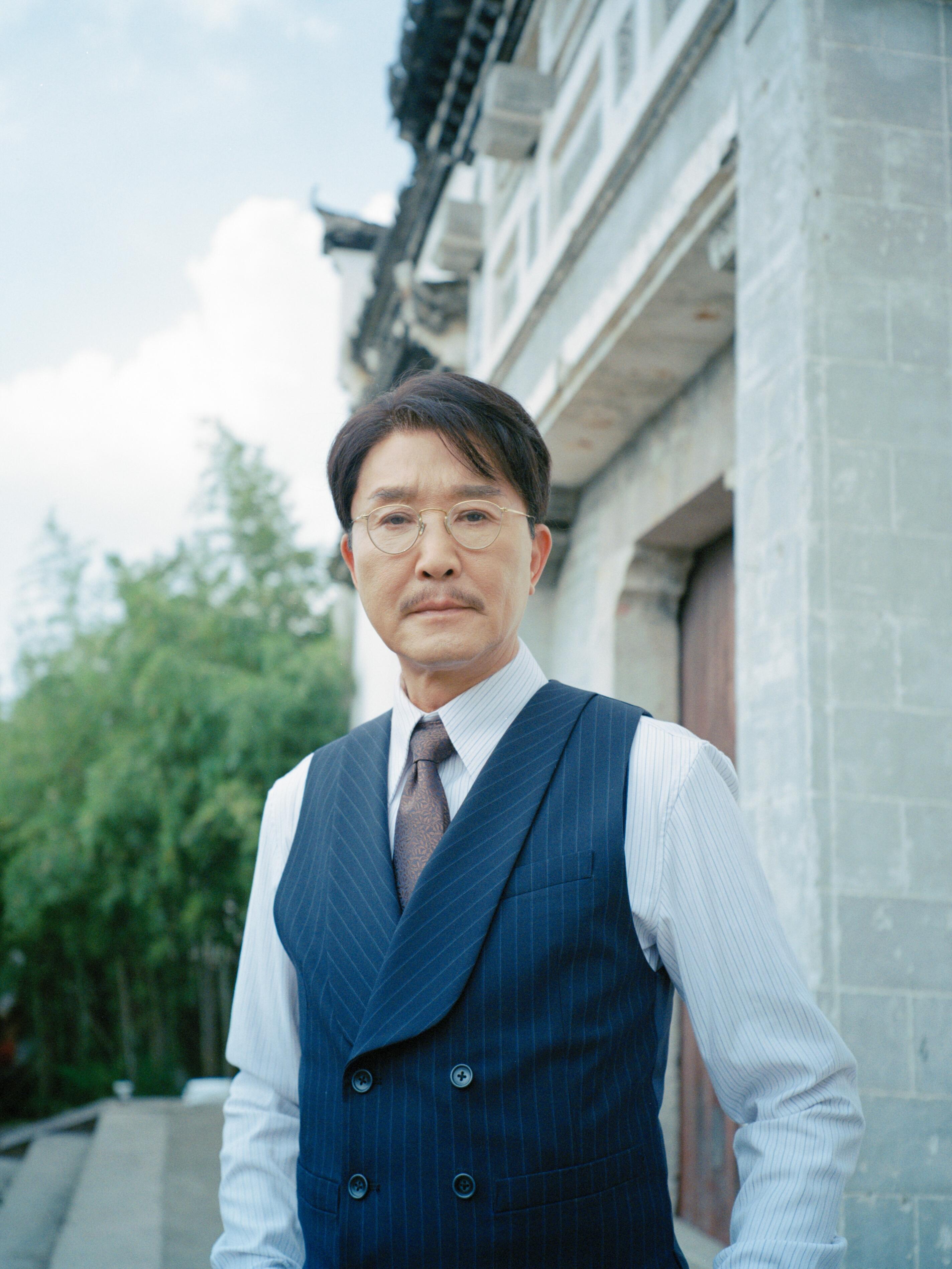 李现晒他拍的越秀公园在剧组拍同事，休息日拍公园，是男摄李现没错了，期待李现待播剧