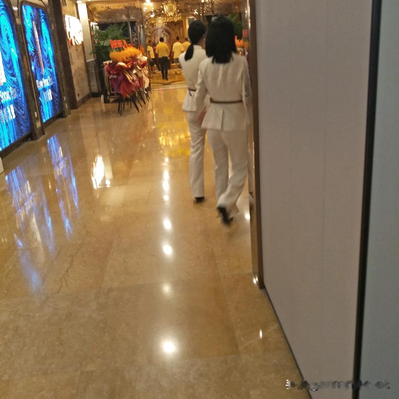 😮😮北方某五星级酒店 KTV 招聘月薪 1 万！家人们这是什么神仙工作啊！?
