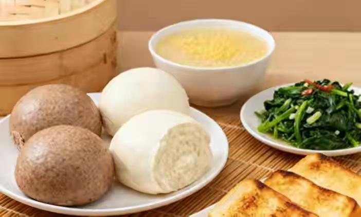 咱们才安稳吃饱饭三十来年，网上就有人拿碳水抹黑普通人，拼命贬低主食，这些人到底打