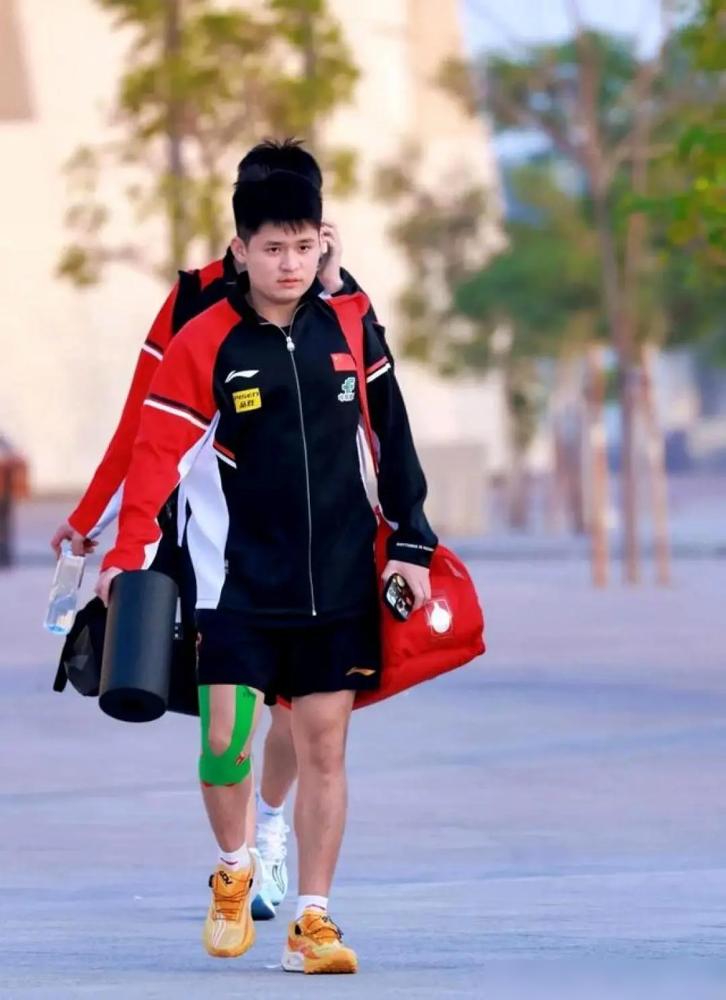 林诗栋这回真的硬刚不起来了！就在重庆赛大名单公布后，这位世界第三竟然直接把自己从