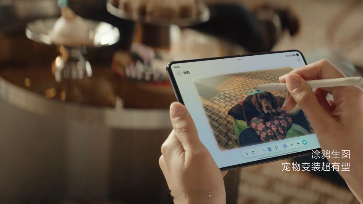 华为大阔折首发支持全新手写笔阔折大屏搭配专属手写笔，细腻笔触还原纸笔质感，超低时