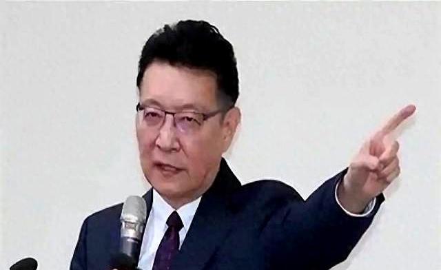 宋楚瑜一语点破僵局，725凯道游行暴露蓝营分歧

毒油风波引爆民怨，蓝营青年军杨