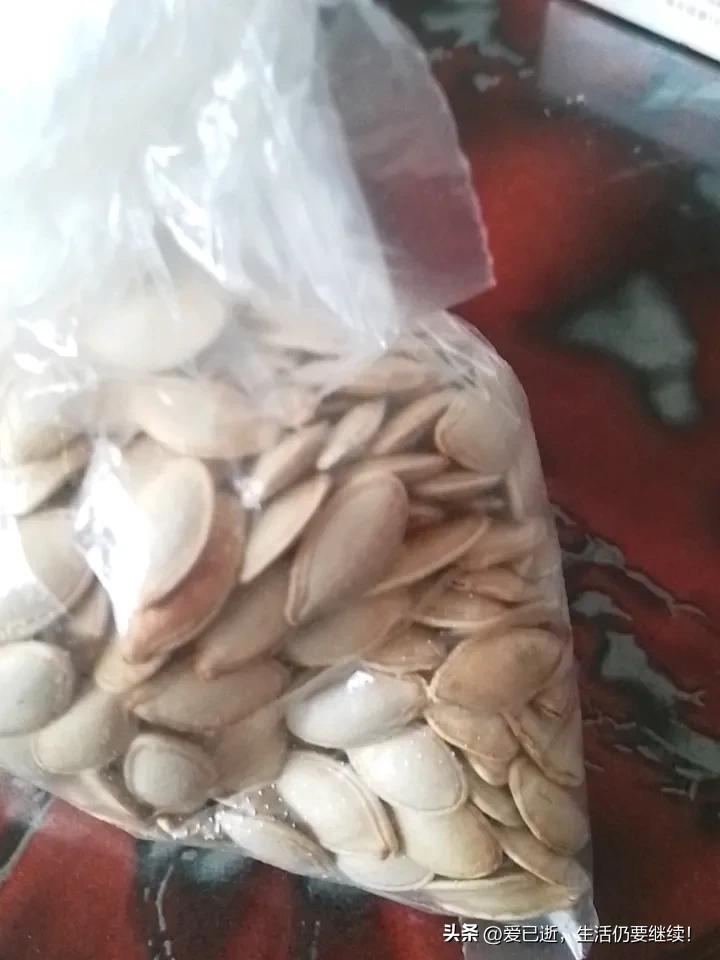 为什么小小南瓜籽实体店购买和网购平台上买，价格相差几倍？大颗粒南瓜 南瓜籽特产 