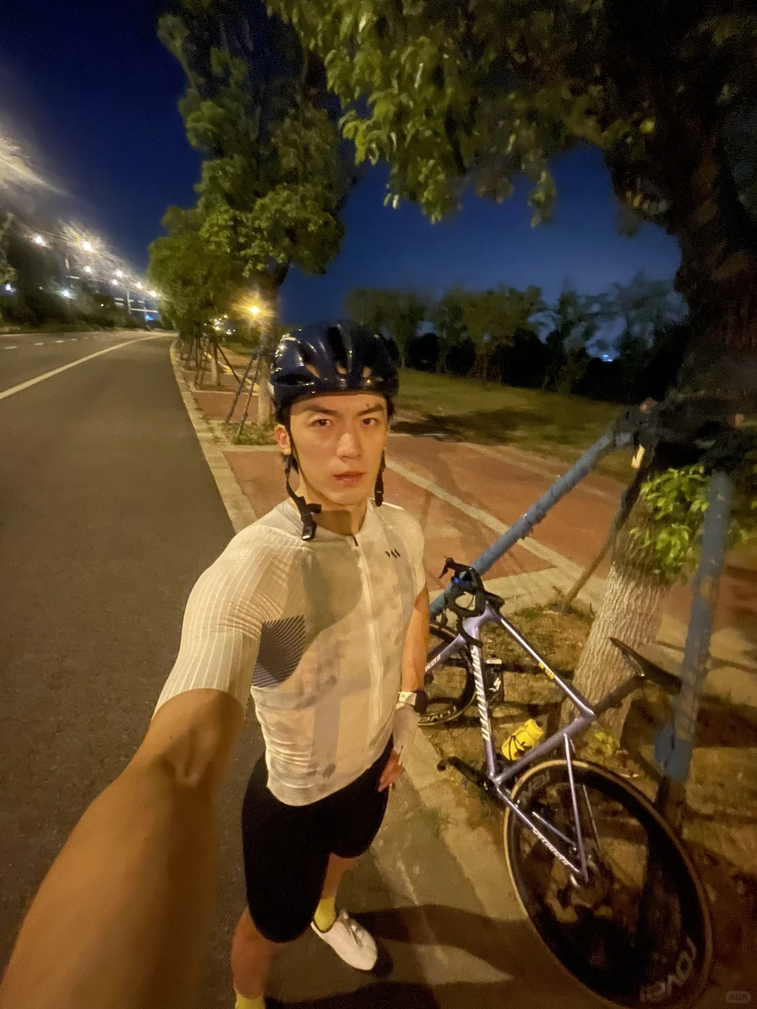 爆胎了被迫下班