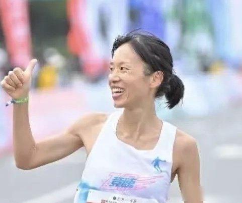 张水华公开抱怨领导！同事发文反驳，女领导以德报怨：我不会感到委屈

2025年1