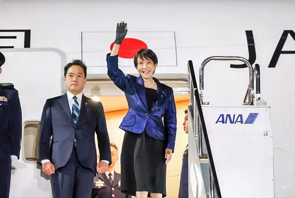 高市早苗是如此狡猾！7月7日，高市早苗突然宣布不亲自出席北约峰会，改派外相茂木敏