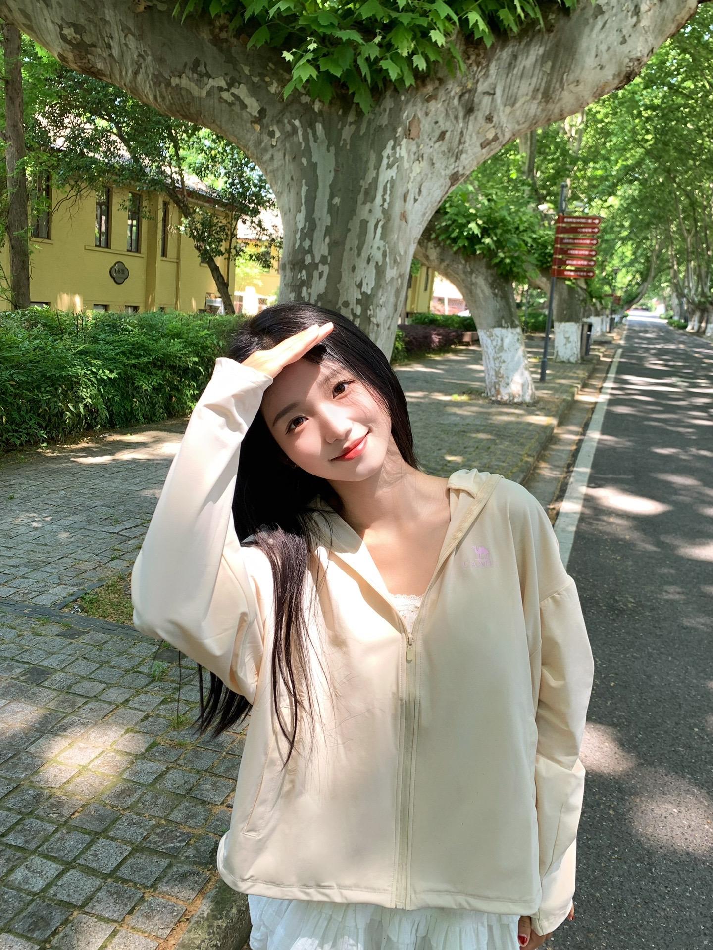 热恋的夏季。骆驼防晒衣