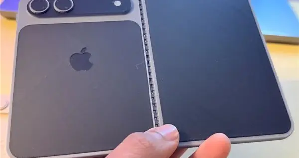 蘋果首款折疊屏iPhone塑料模型曝光，外觀比例類似iPad mini