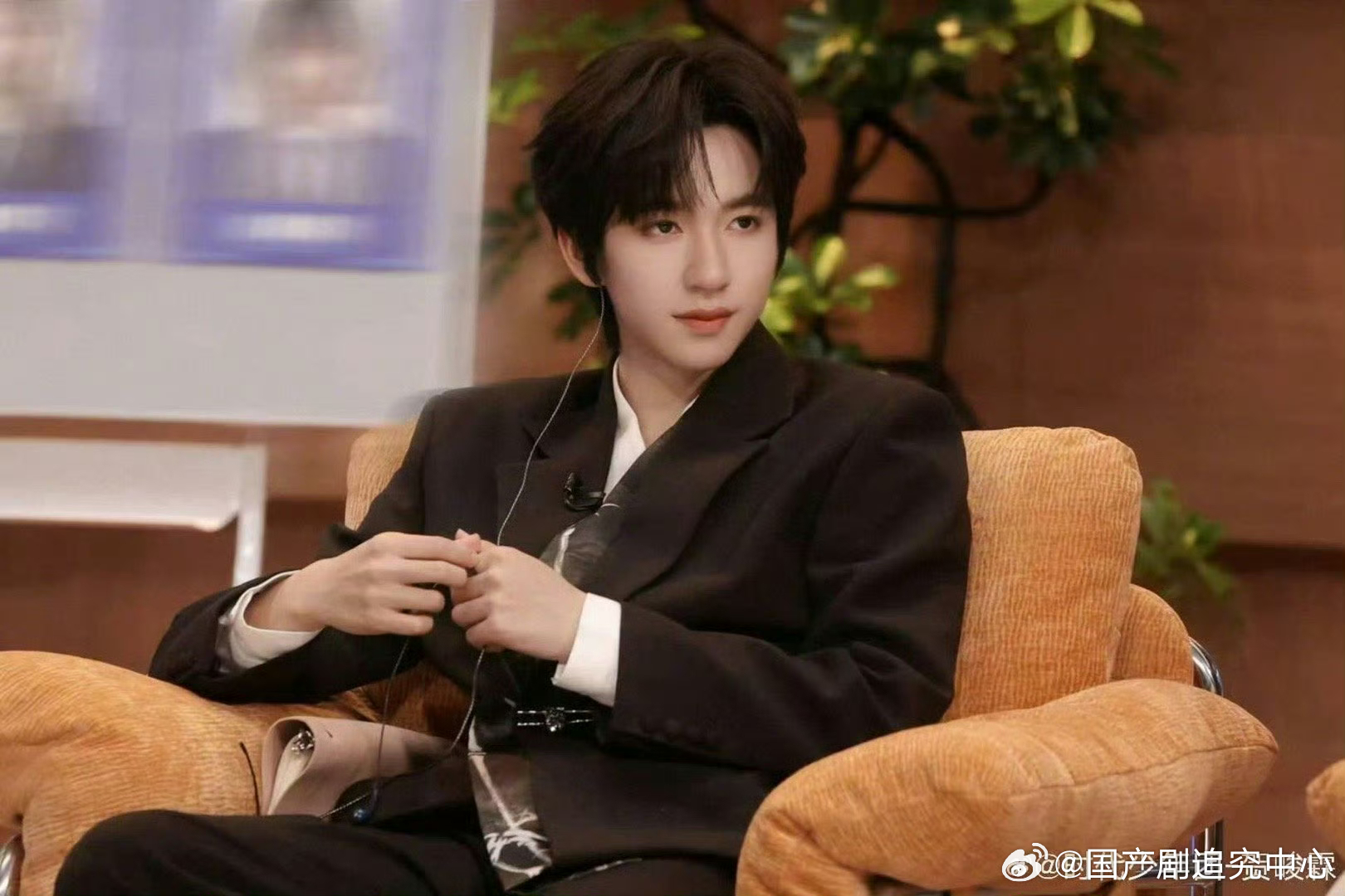 偶遇贺峻霖看暗恋桃花源好了好了不要再关注私人行程了，爱豆也是人，多关注贺贺的新综