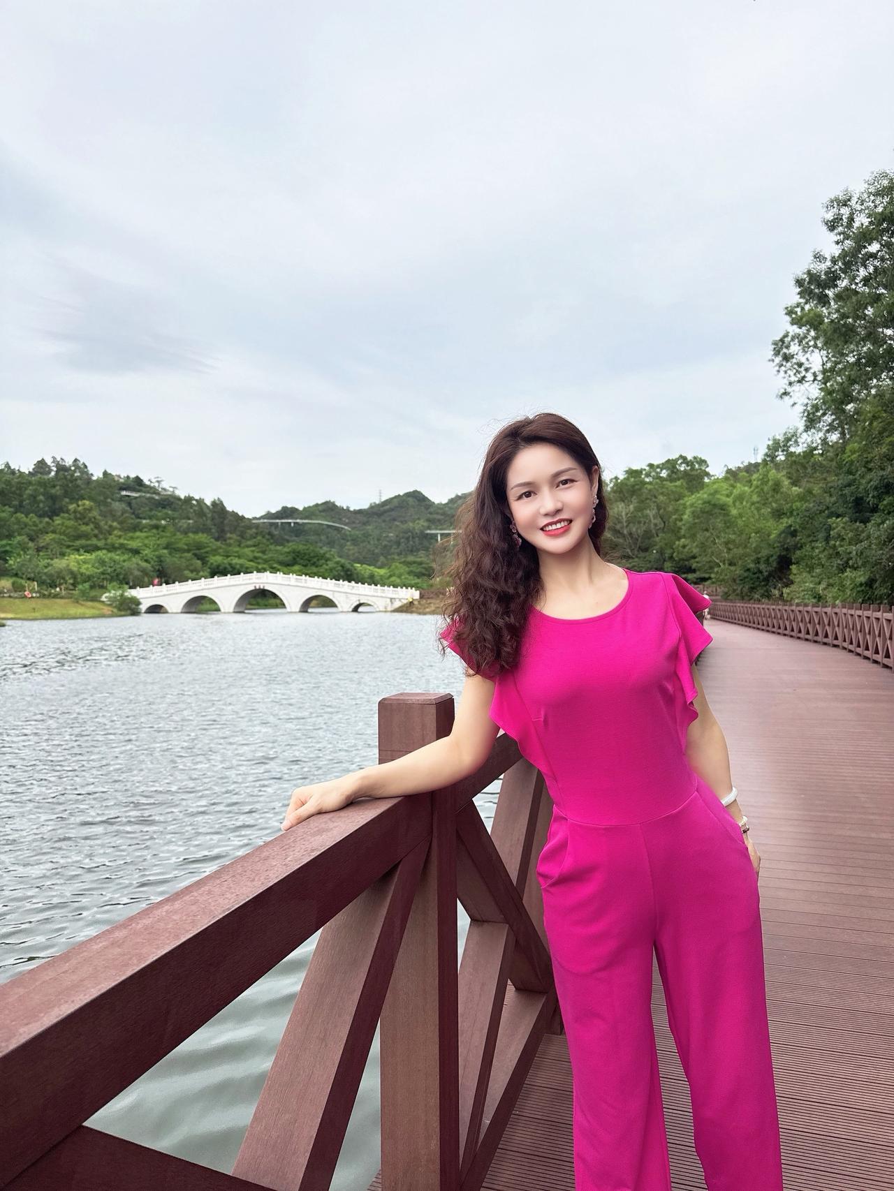人生的风景美不美，是由心态好坏决定的，人生最美的风景不在别处，就在自己的心境享受