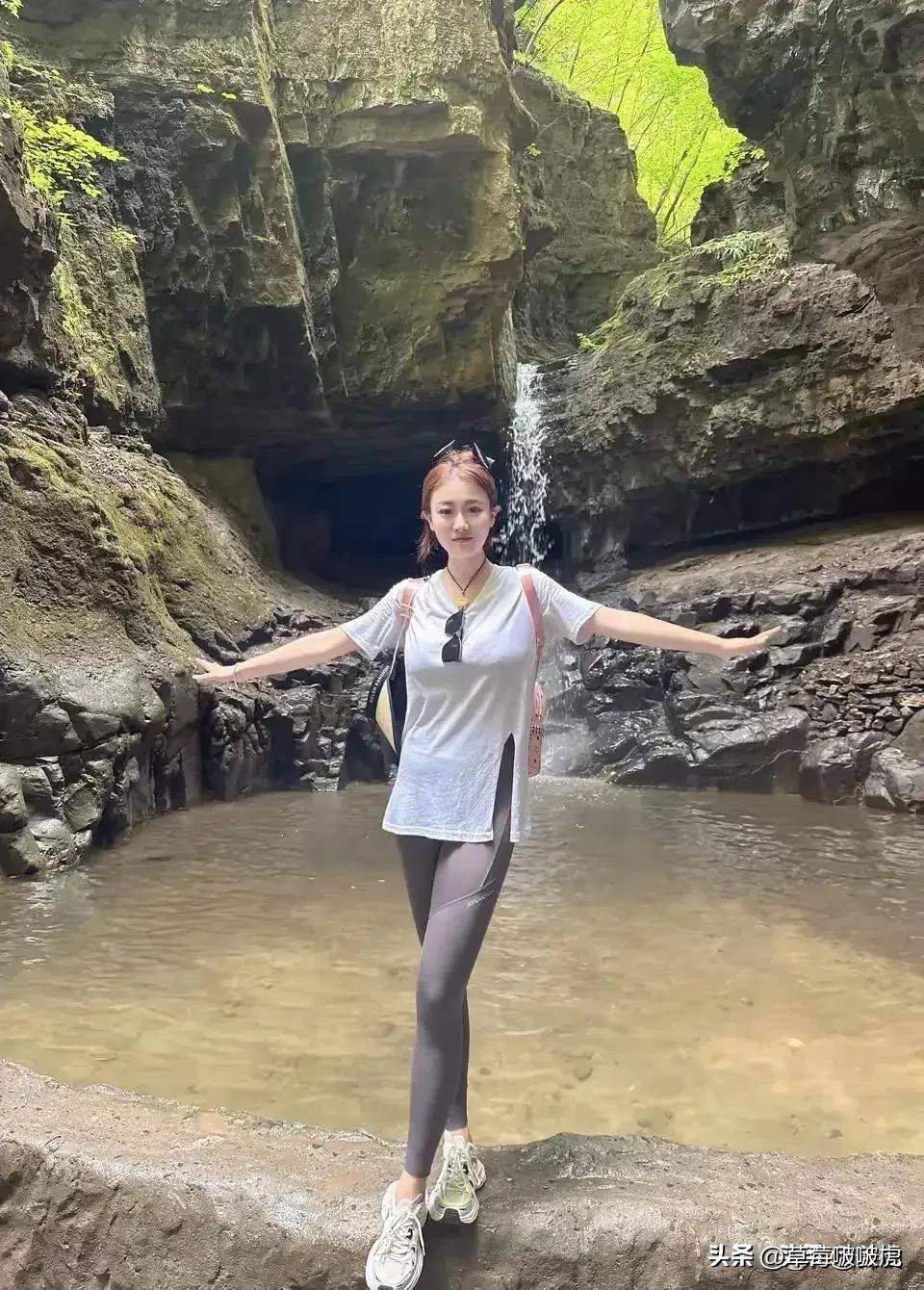 不得不说，长得这么好看的女孩子，将来必有一个好前程，实在太可惜了！[流泪][流泪