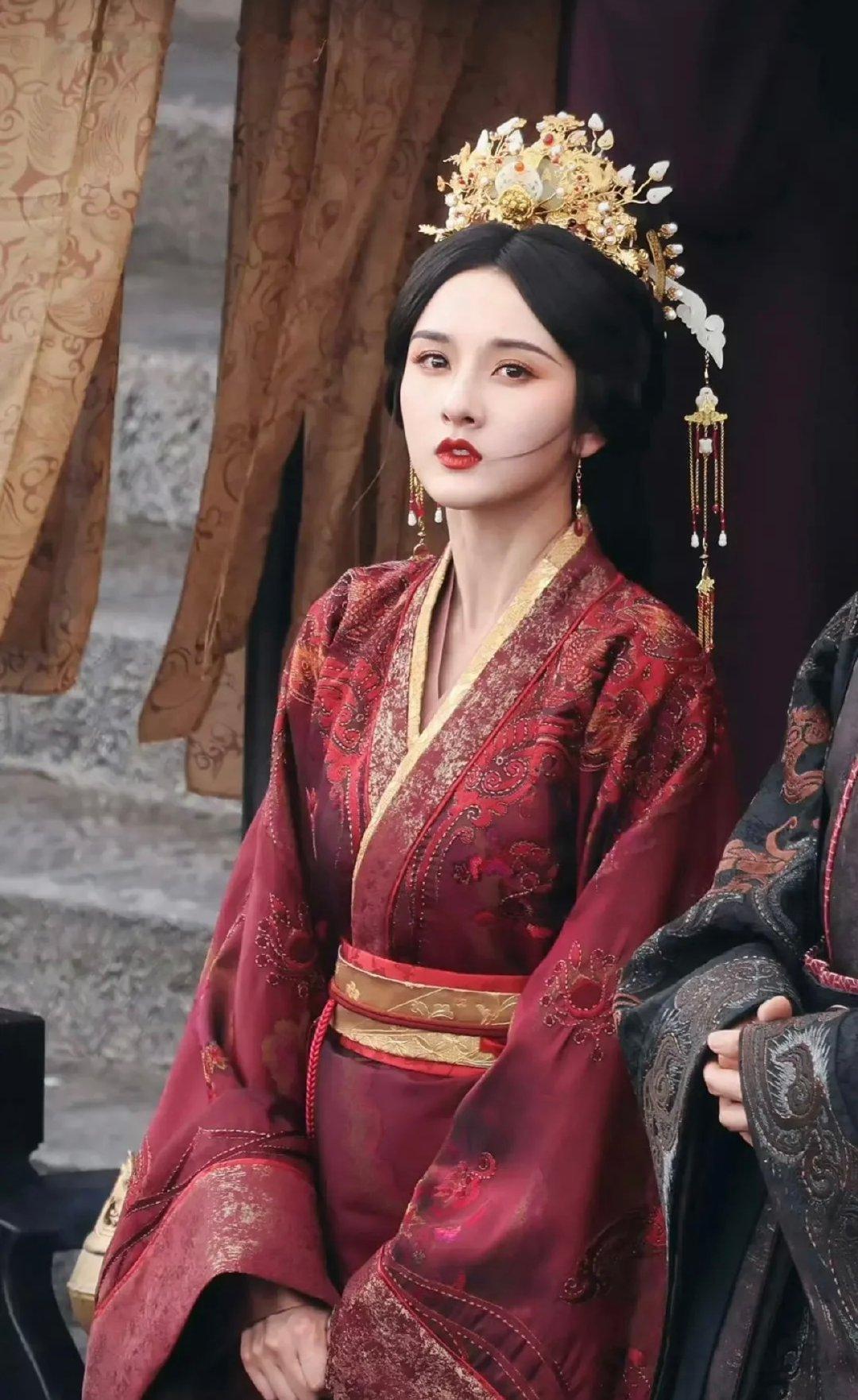 宋祖儿不是演什么都像自己宋祖儿做大表情也不崩啊啊啊宋祖儿在95花里是真的不错啊 