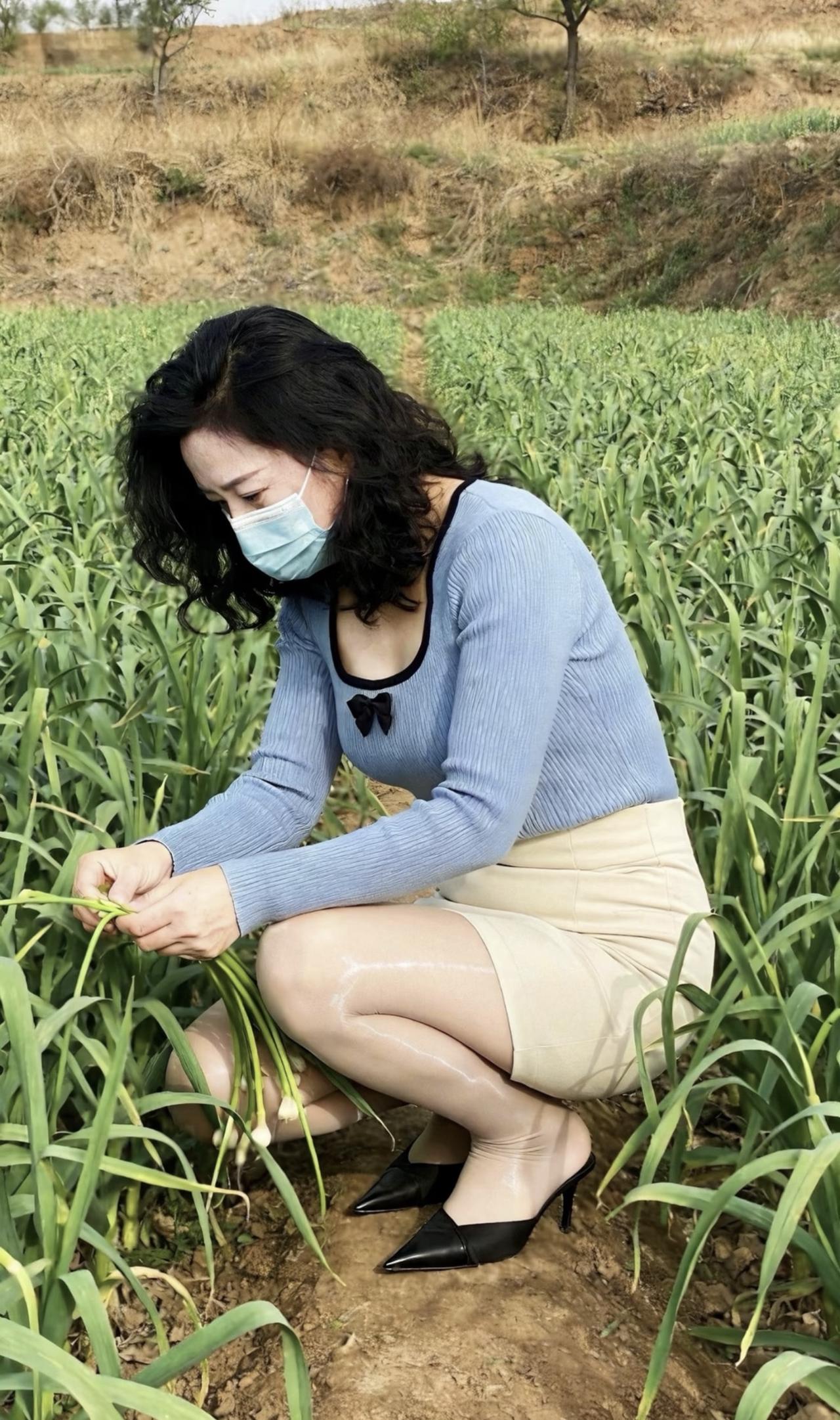 成年人的世界里
把钱和时间给谁
就是最直接的爱 没有意外