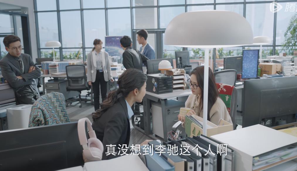 第11集，男女主公司的人好八卦，而且三观不正，难怪业绩不行，差点倒闭。公司女厕所