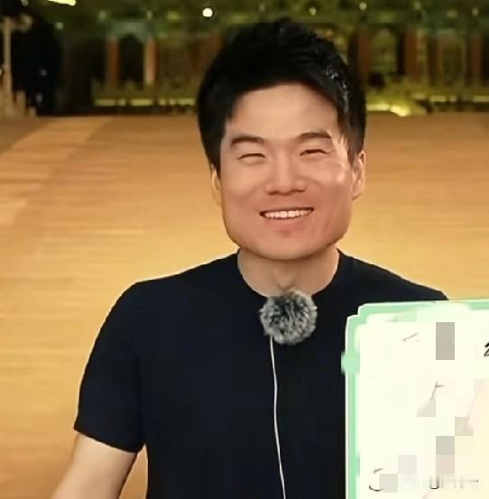 1000人的公司管理者，抖音超头部主播，主流媒体认证的“文化传播者”，这些头衔放