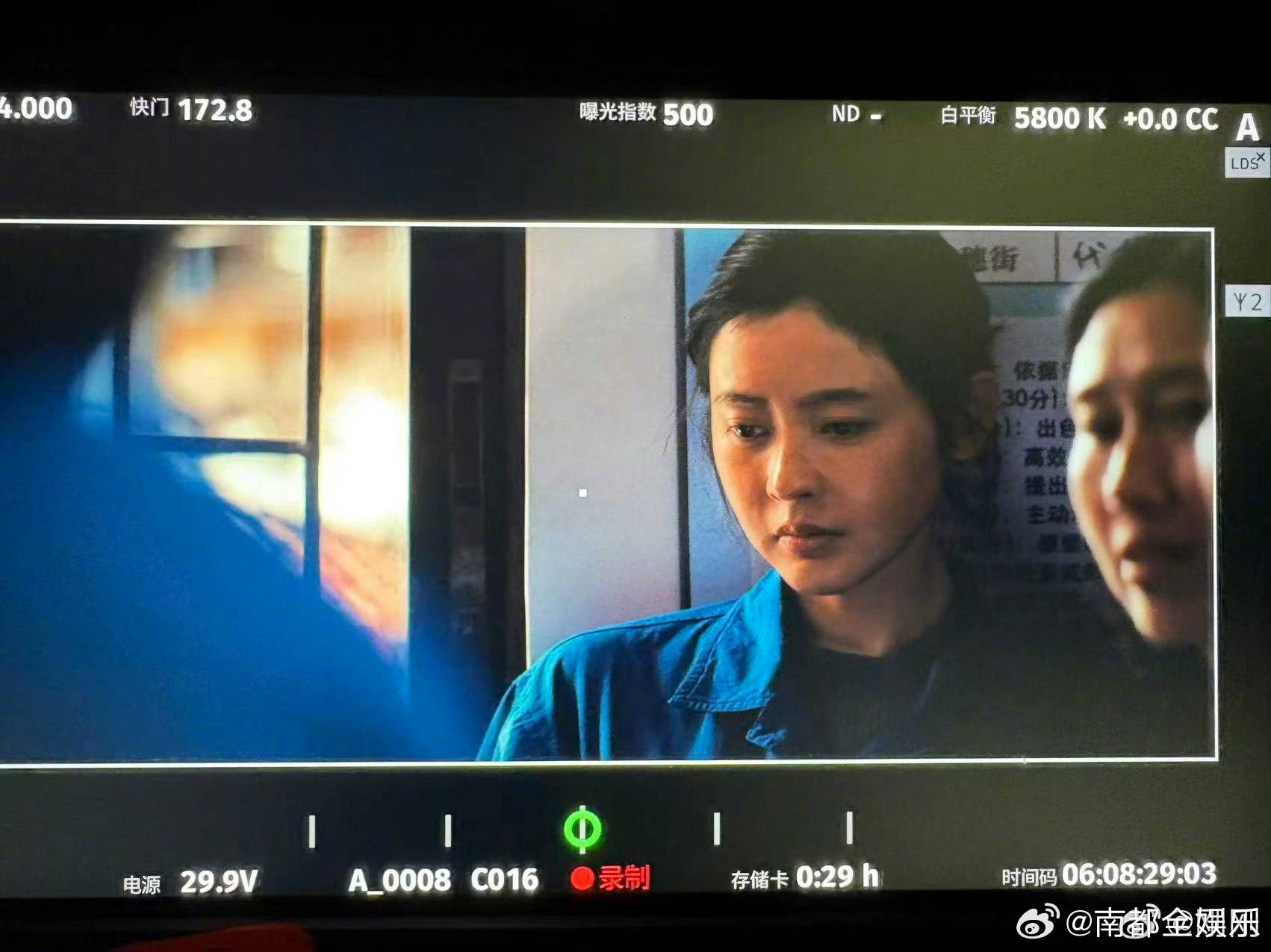 张天爱发文回应变样2日晚，张天爱发文回应张天爱变样了等话题：“直播出来透口气，天