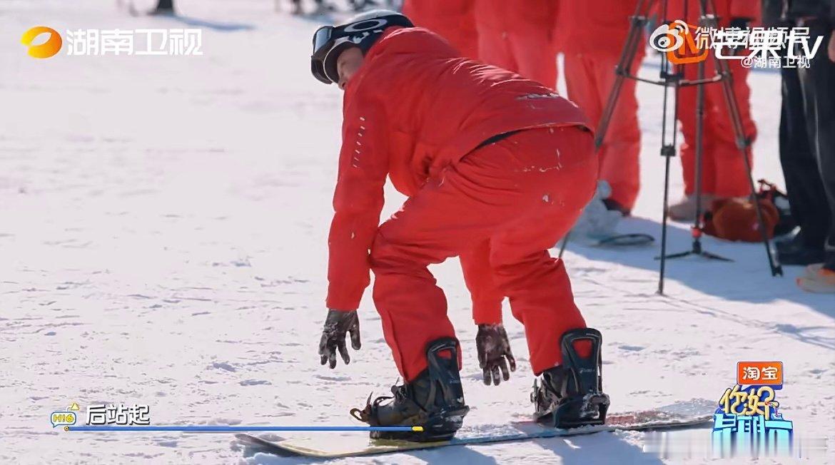 吴泽林复制粘贴式滑雪 教练刚做完动作，他就和唐九洲开启同步模式，怎么教就怎么学，