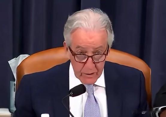 美众议员理查德·尼尔在财政部长的听证会上，用数据炮轰关税政策：家庭年损超1700
