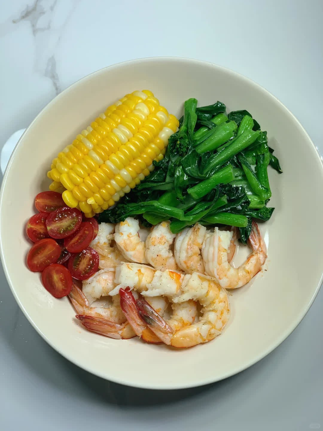 低脂饮食—虾仁🍤搭配玉米🌽健康低脂🌈  今日份分享： 主食：水煮玉米，饱腹