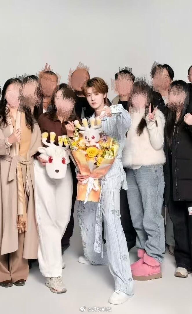 鹿哥今年才17岁吧 