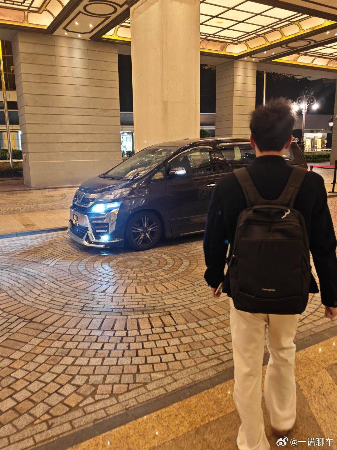 前天在澳门呆了一天 这是第二次去了 晚上去新濠天地还有美高梅转了一圈 小玩儿了一