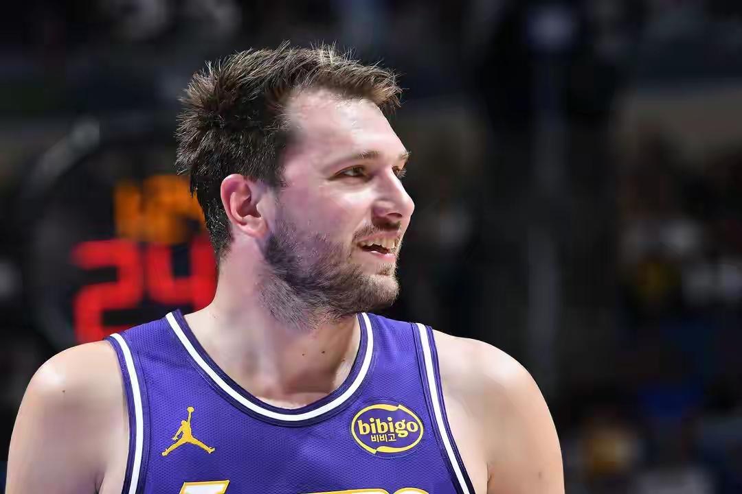 重磅！东契奇技犯被撤销，重回15T，出战活塞稳了！
一早起来便看到直播吧消息：N