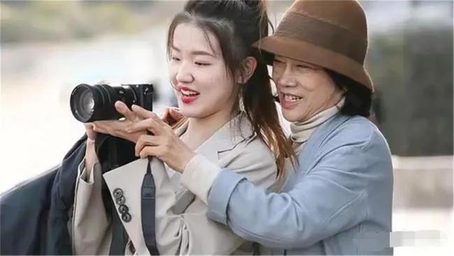 董明珠居然在新员工入职仪式上，大骂前秘书孟羽童，直言是自己把孟羽童开除的！她说孟