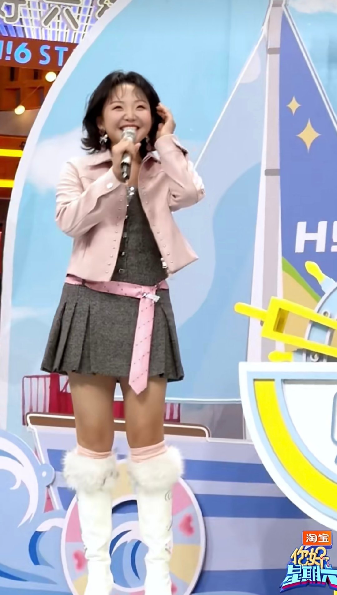 何炅又在努力劝架了 李嘉琦李雪琴真闺蜜互怼太生猛，玩游戏字字诛心毫不留情，何老师