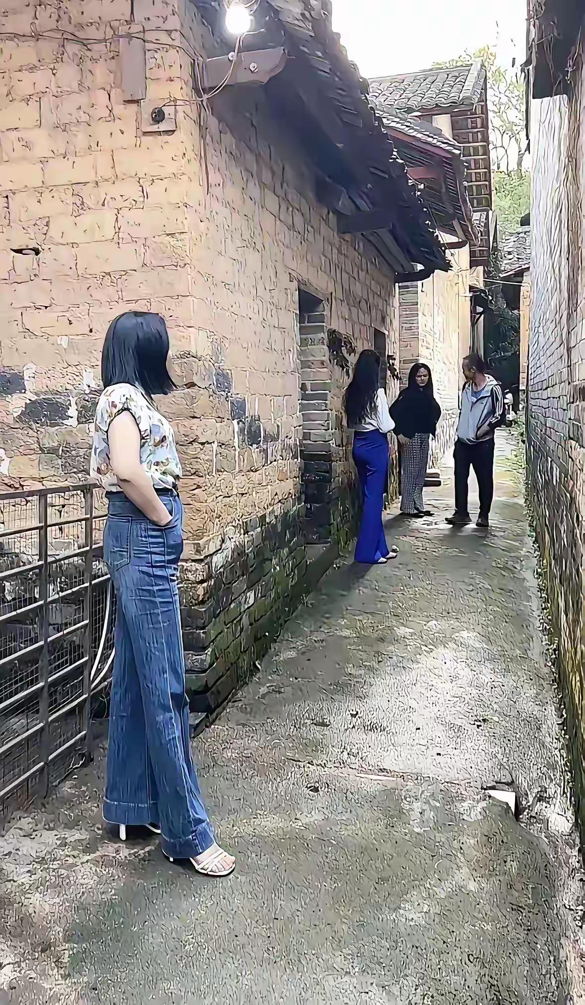 你说他说在聊天讲的是什么呢？