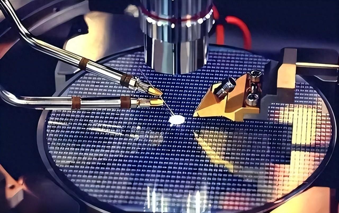 彻底爆发了！荷兰光刻机巨头怒斥美国：凭啥禁止我们与中国合作？

2024年,AS