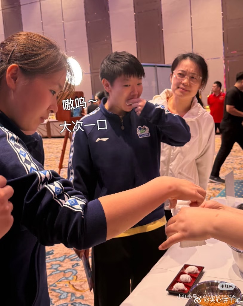 大吃一口哈哈哈 