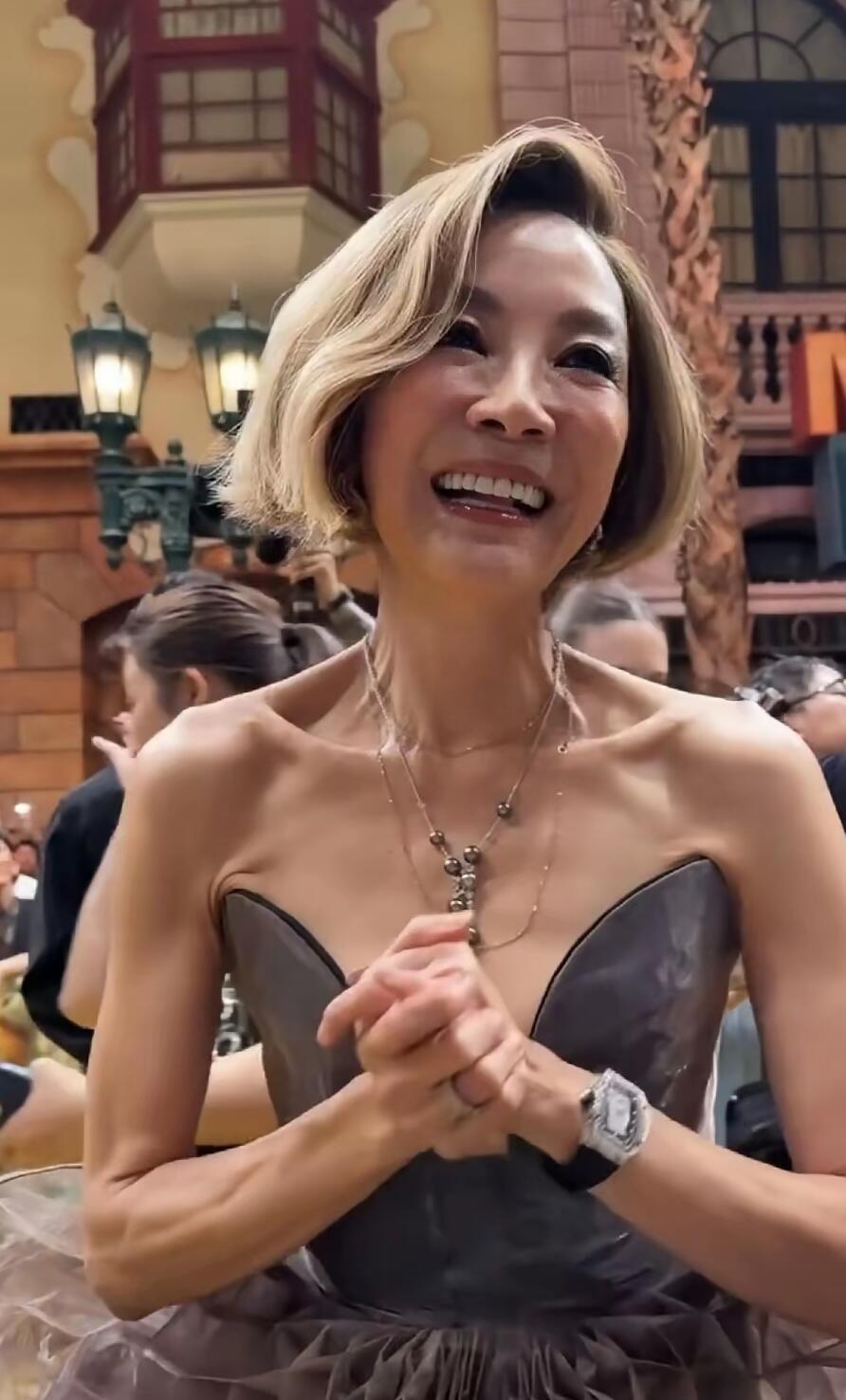 杨紫琼太瘦了，年纪大了…还是得有点肉。不然抗灾病的时候不行。很多大病突然来袭，没