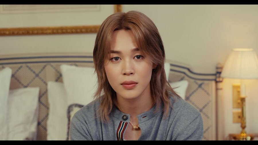 《Vogue》影片导演 Nikki Petersen 分享了更多智旻拍摄幕后的照