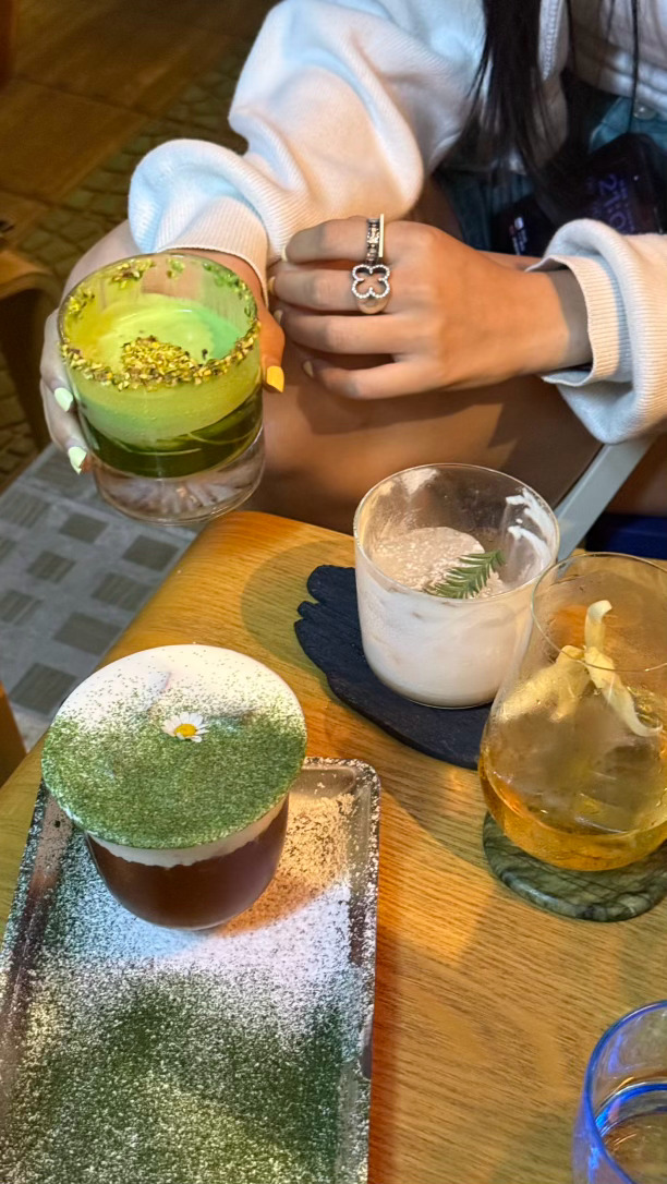 谁家好人 晚上九点喝咖啡 三个人喝7杯 