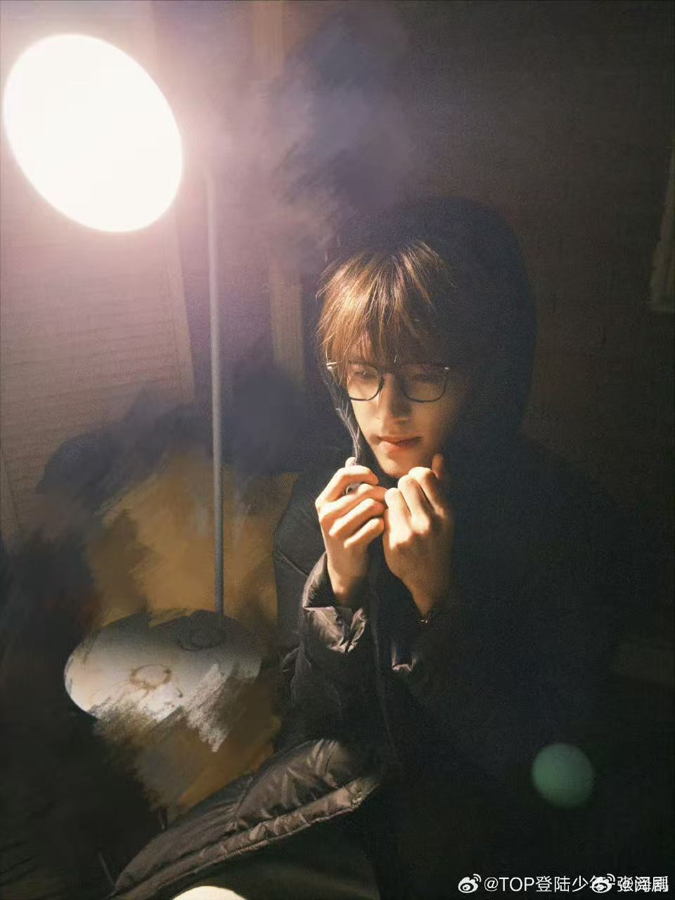 张泽禹舞狮路透 看到张泽禹舞狮路透，瞬间被治愈，少年和传统民俗同框，画面温柔又有