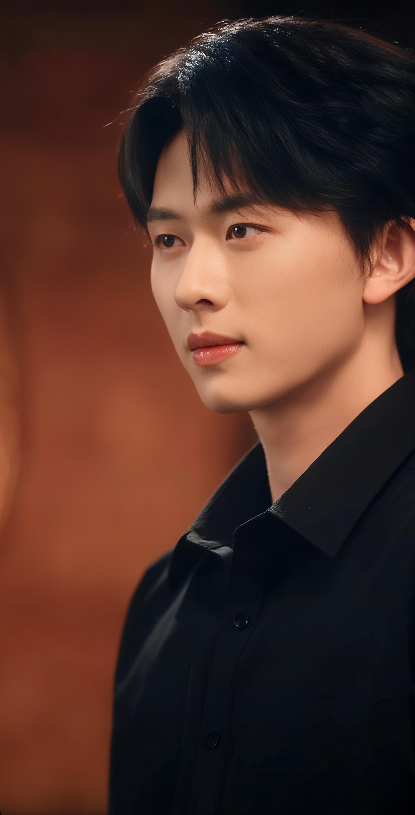 陈添祥 🍊向全世界安利陈添祥 陈添祥穿黑色衬衣也依然帅。