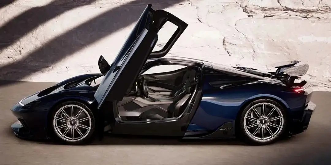 #大v聊车# Battista 和 B95 型号均采用了受韦恩企业启发的全新 H