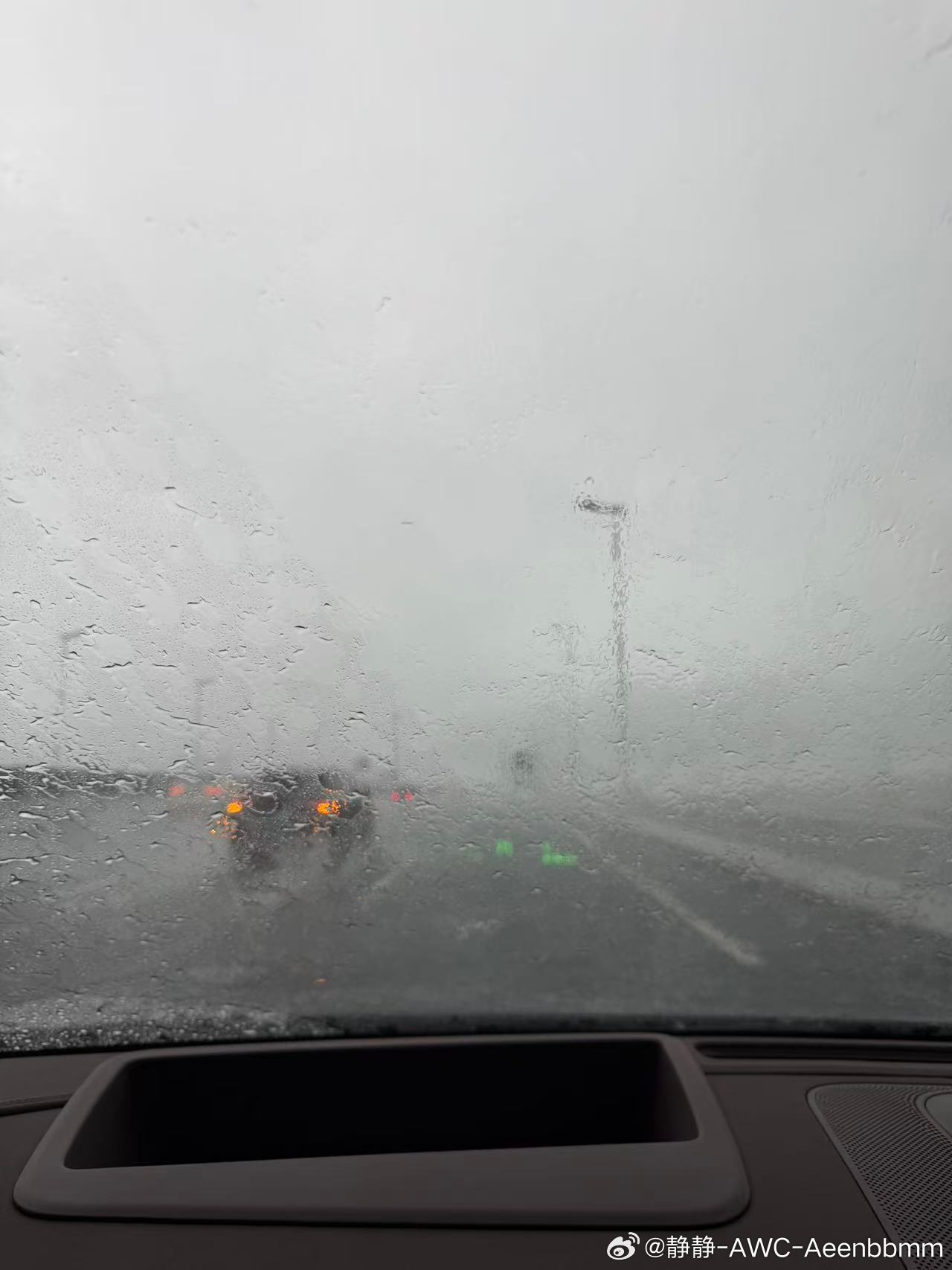 还好没洗车忍了半个月终于下大雨了怒省50元