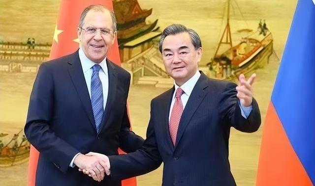 传来大消息！拉夫罗夫访华结束后直接放话：普京总统确定要在2026年上半年来中国访
