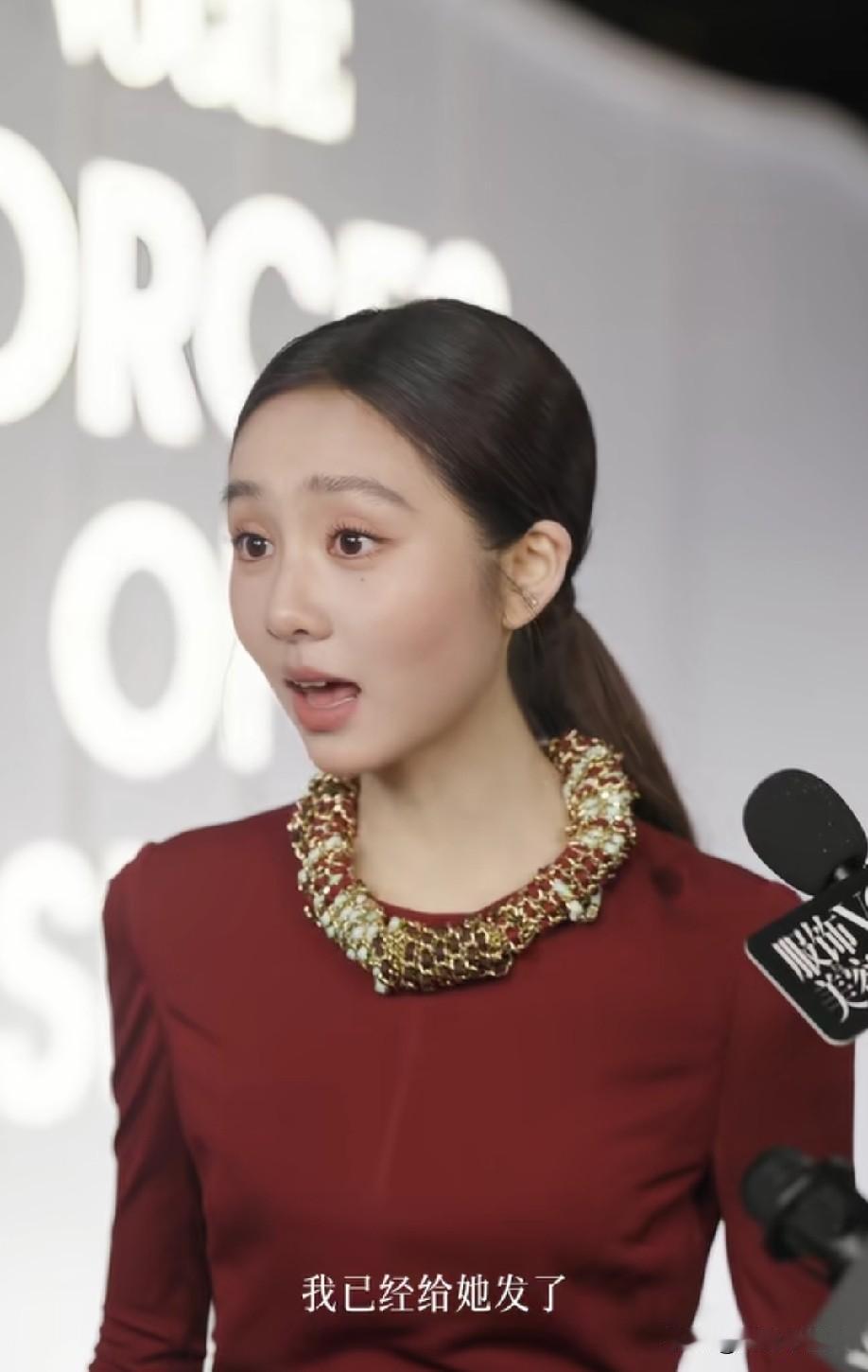 VOGUE盛典女星云集，而“星二代”黄忆慈的出场真的让人眼前一亮，这还是记忆里《