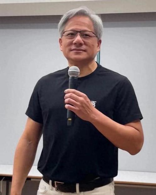 【英伟达（ NVIDIA ）首席执行官黄仁勋接受 Axios 独家专访时表示，中